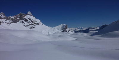 la sauvage combe des Fours, sous la pointe Percée (Aravis) la sauvage combe des Fours, sous la pointe Percée (Aravis)