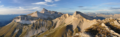 sur la crête des Aiguilles, face au grand Ferrand (Dévoluy) sur la crête des Aiguilles, face au grand Ferrand (Dévoluy)