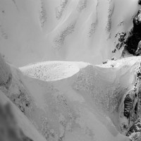 Vue sur l'arête terminale du téléphérique (massif du Sancy)