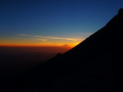 Le Pico de Orizaba se dessine à l'aube Le Pico de Orizaba se dessine à l'aube