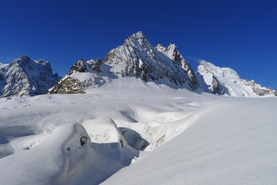Grande Sagne et Barre des Ecrins depuis le glacier blanc Grande Sagne et Barre des Ecrins depuis le glacier blanc