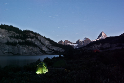 Nuit face au Mt Assiniboine - Canada Nuit face au Mt Assiniboine - Canada