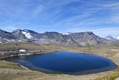 Lac de la rocheure.... il ne manque que les palmiers Lac de la rocheure.... il ne manque que les palmiers