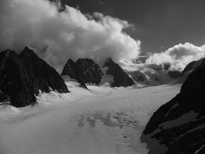 Cumulus sur le Dôme des Ecrins... Cumulus sur le Dôme des Ecrins...