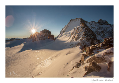 lever de soleil derrière les aiguilles dorées lever de soleil derrière les aiguilles dorées