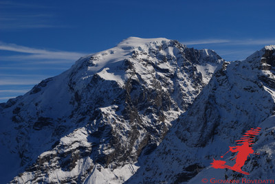 L'imponente mole dell'Ortles 3905m L'imponente mole dell'Ortles 3905m