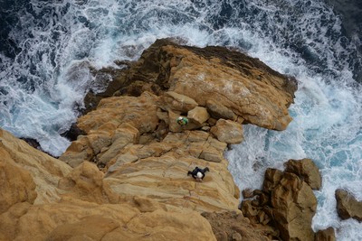 2 grimpeurs sur le ressac 2 grimpeurs sur le ressac