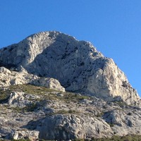 Le Baou Cézanne avec l'arête d'Aix à droite
