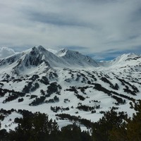 Cirque des Camporells avec le pic du mème nom qui ferme le cirque à droite