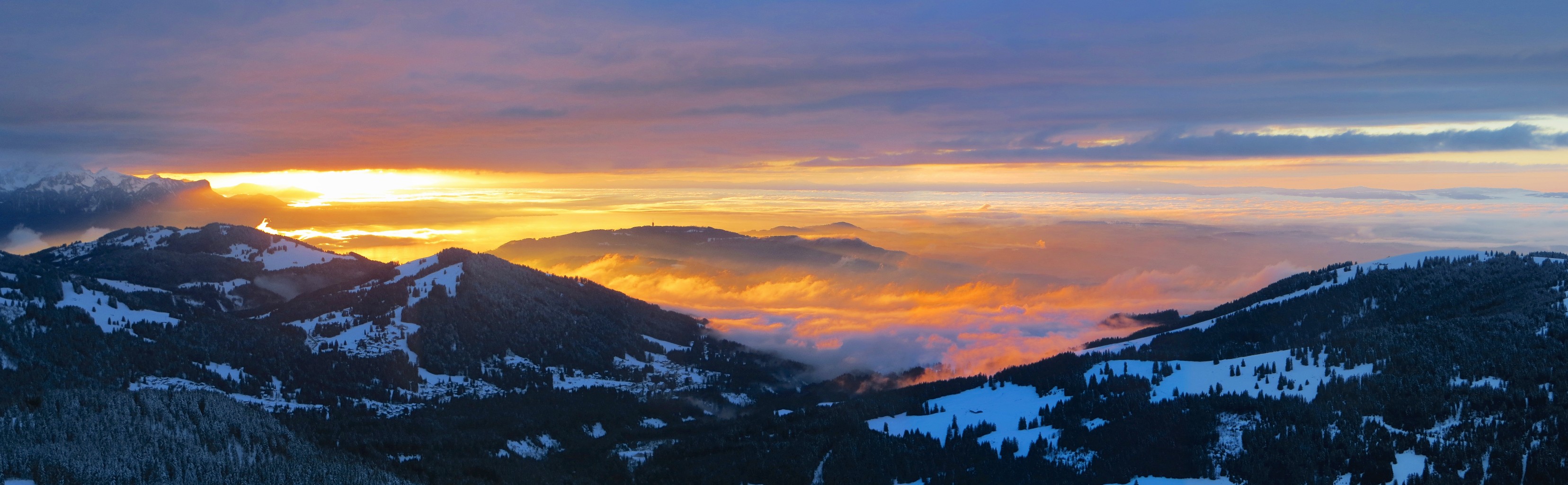 Coucher de soleil sur le Lac Léman depuis le Teysachaux - Camptocamp.org