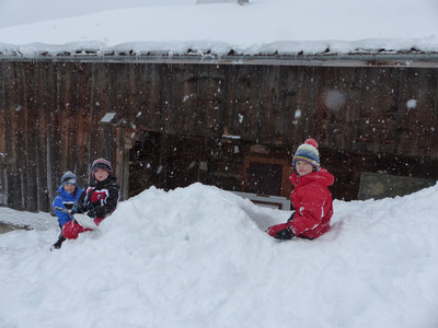les grands enfants ont eux aussi bravé le vent et la neige