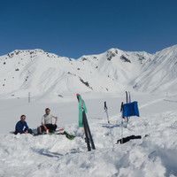 Vue sur l'alpage, et le pic au fond