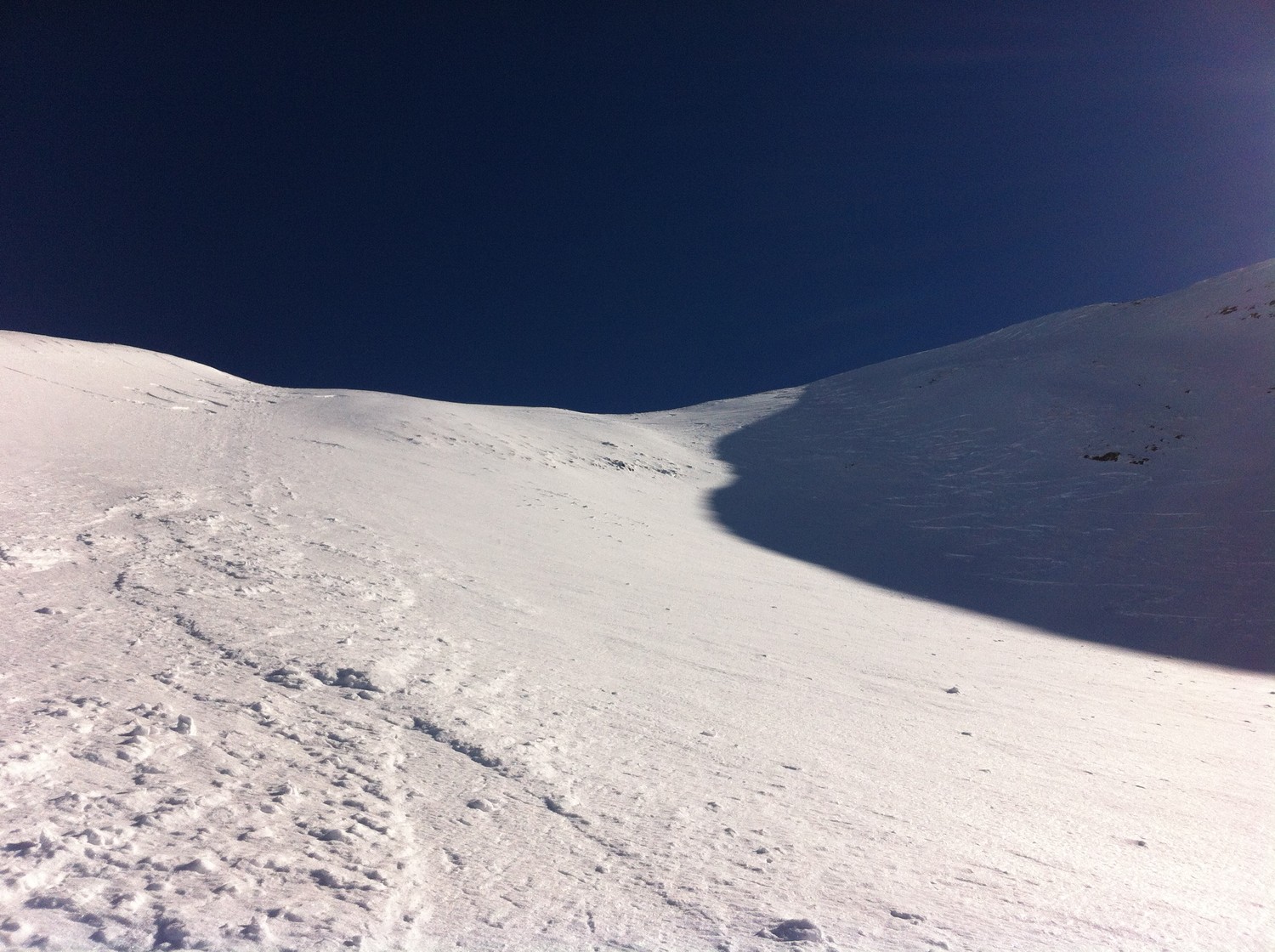 Descente dans le raid (zone ombragée)