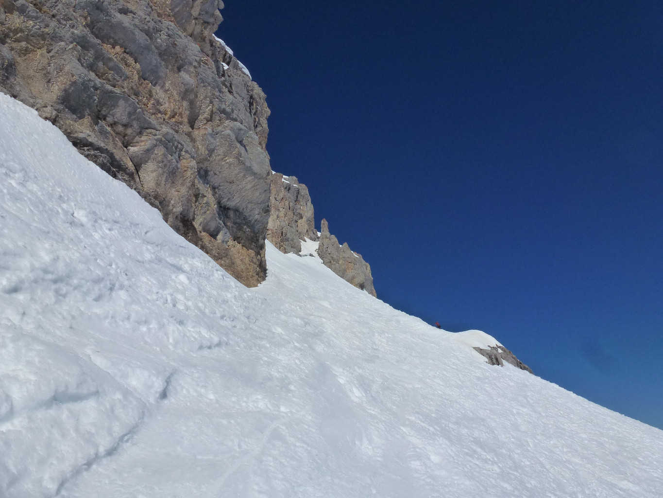 Dans la traversée sous le sommet