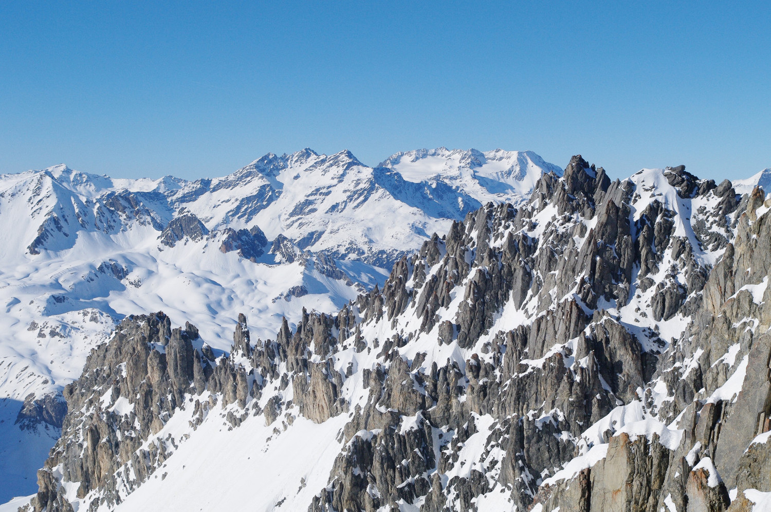 Péclet Polset derrière les dents au dessus du couloir