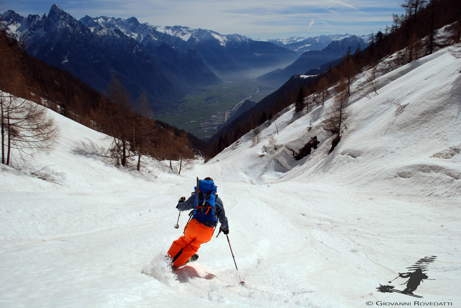 Valentino scende in Valle della Forcola al cospetto del Pizzo di Prata 2727m