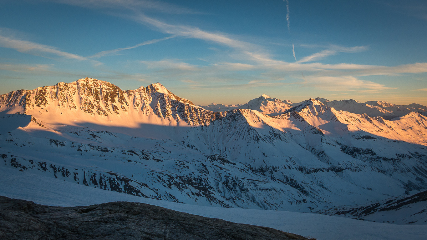 Traditionnel couché de soleil sur la montagne de la Seigne et Pourri