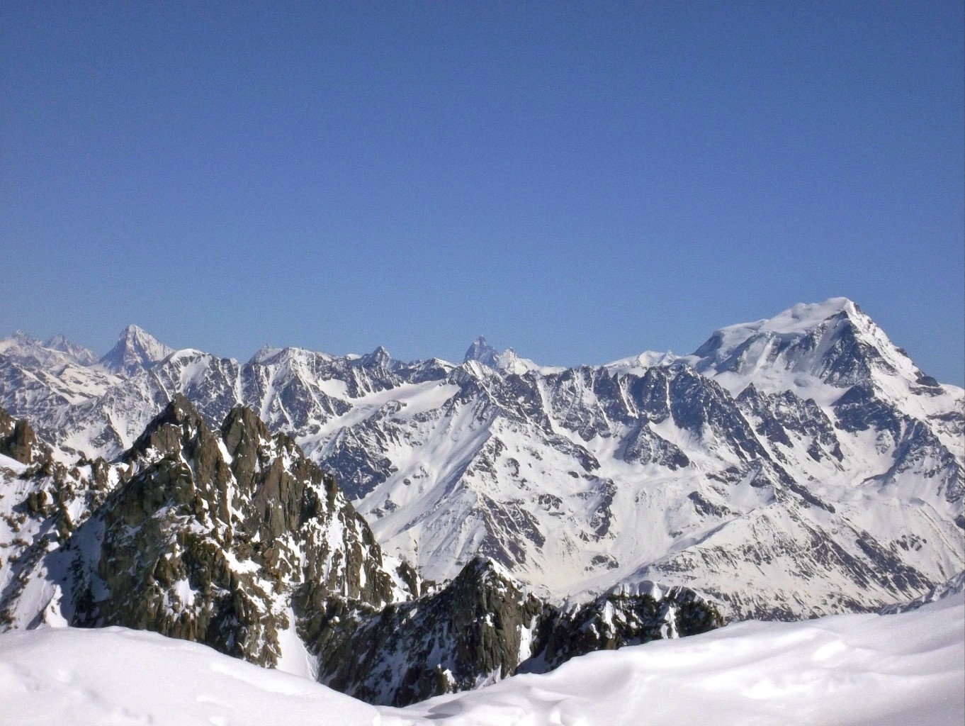 Le cervin au loin