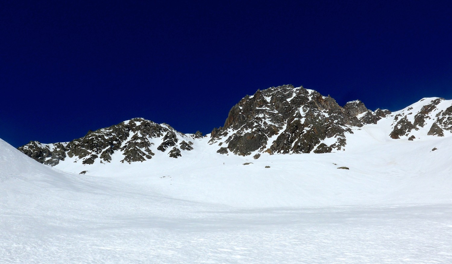 Griessernuhorn avec la montée du jour à droite