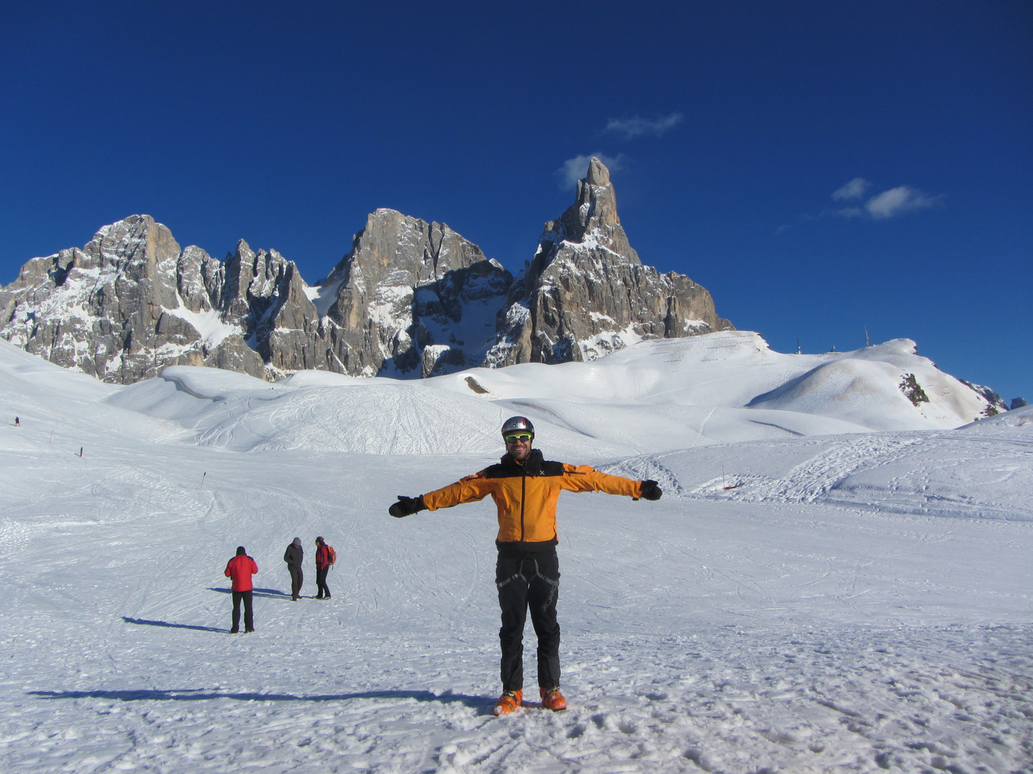 Dopo aver salito la Vezzana uno sguardo alle "quinte" dal Rif. Capanna Cervino.