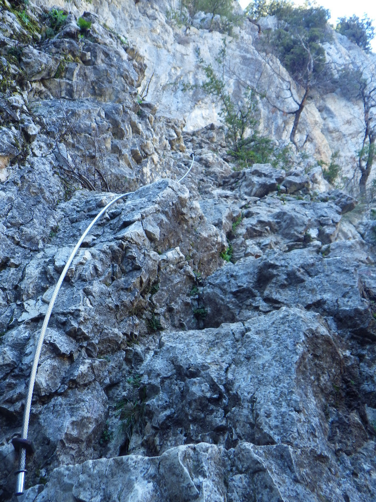 passage au dessus de la grotte sentier vidal