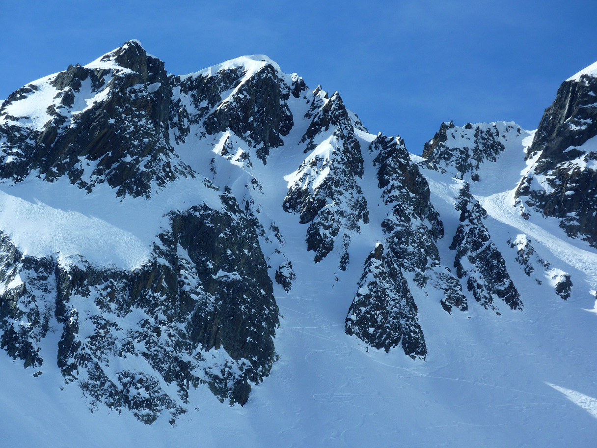 Couloirs NE de la combe de Montet