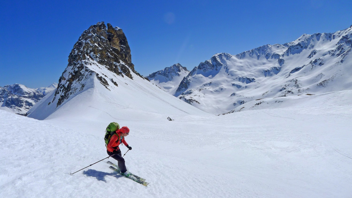 peu avant la croisée avec la vallée étroite