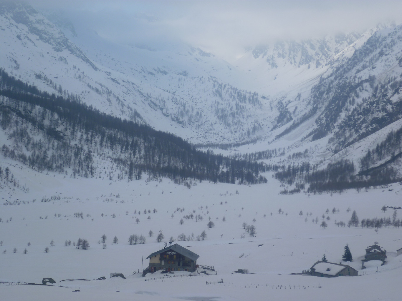 Refuge Willy Jervis face au Val Pellice
