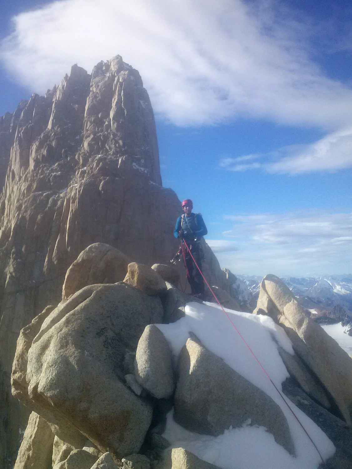 Tommy Caldwell en train d'assurer Alex Honnold