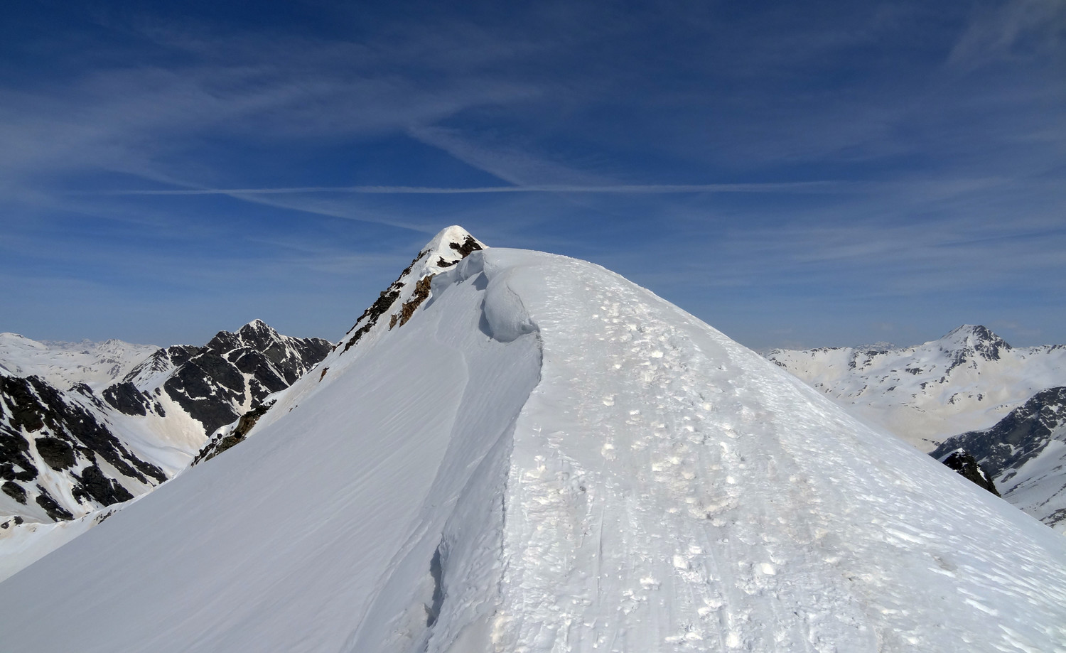 La cresta verso la cima