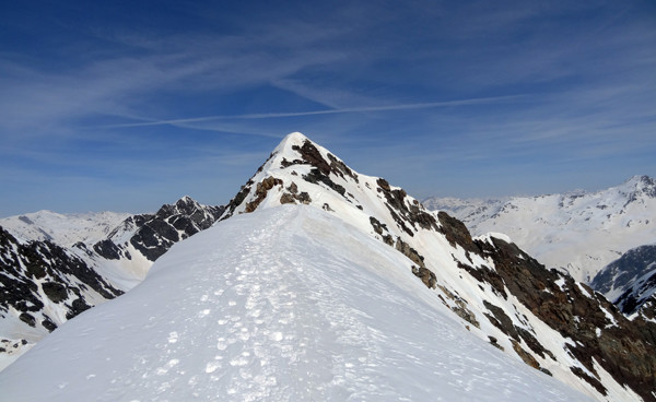 La cresta verso la vetta
