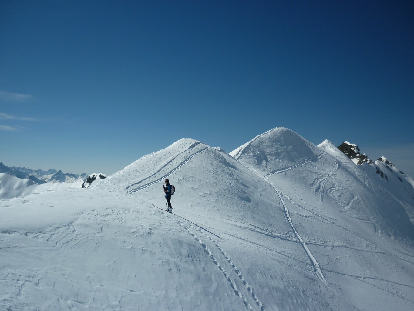 En arrivant à l'épaule