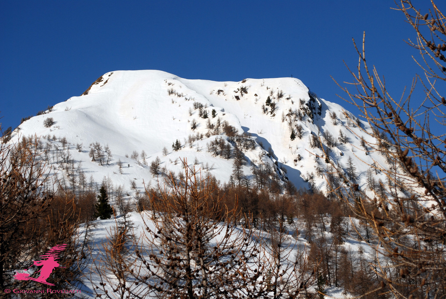 Il Pizzo dei Galli 2217m dalla Motta di Olano 1702m con l'imbocco del canale N