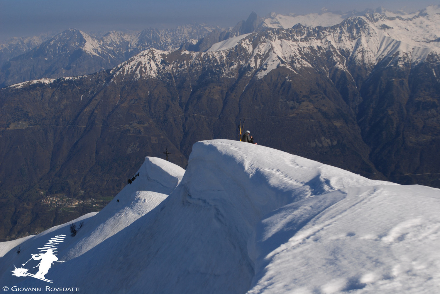Cornici sul filo N del Pizzo dei Galli verso la Val Lesina