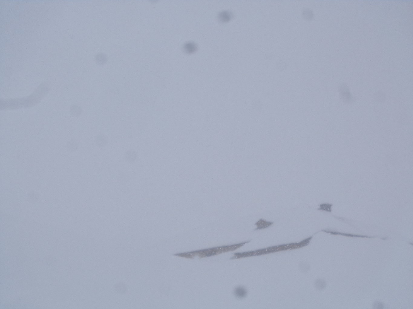 Chalet Vieux dans le brouillard
