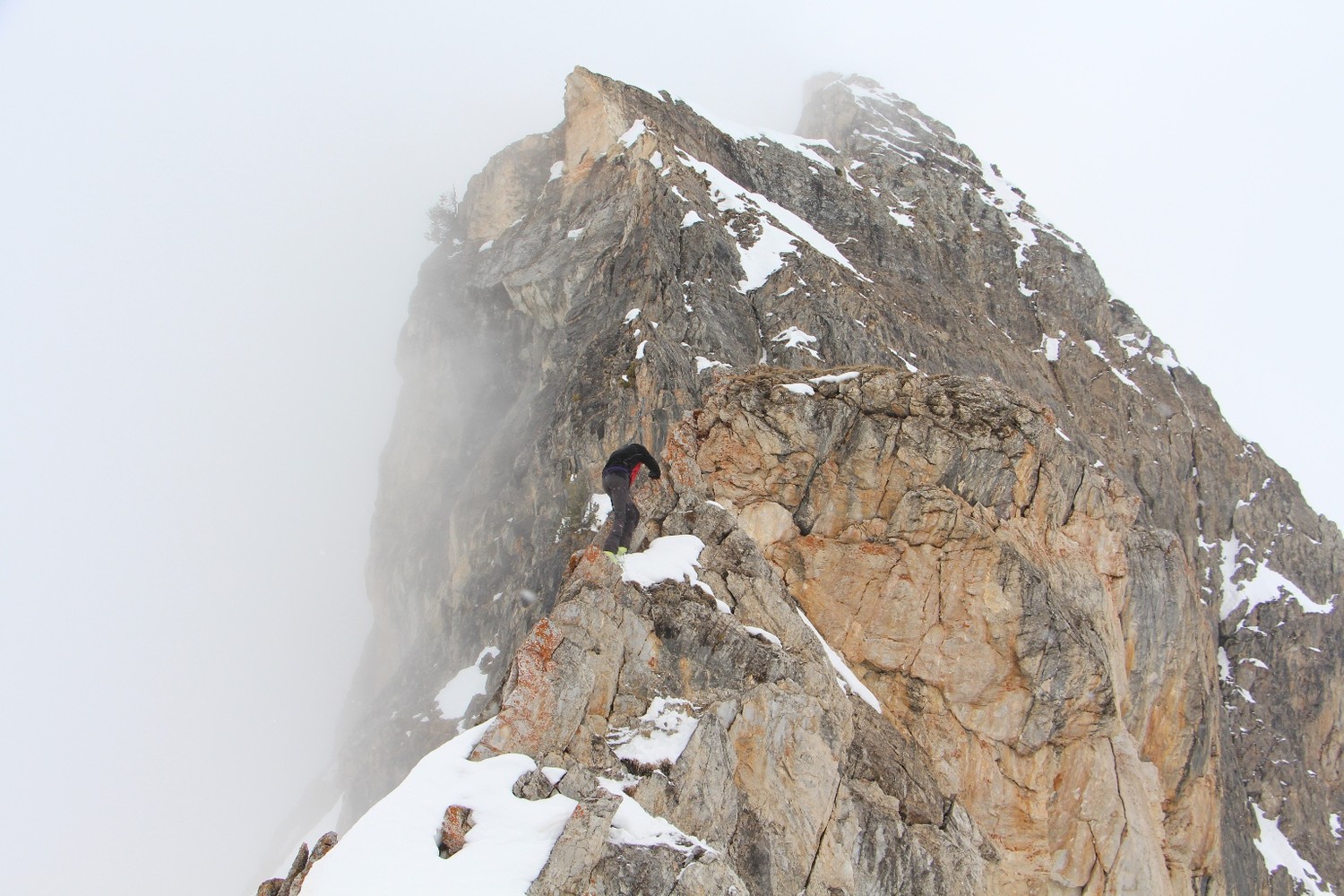Arrampicata del masso sotto il Bric Rurund