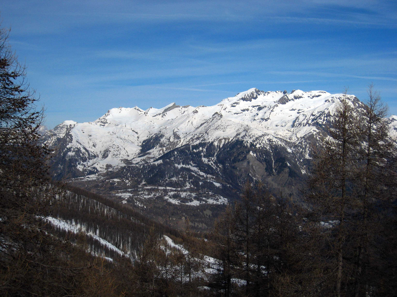 Groupe Palastre-Soleil Boeuf-Vénasque-Pousterle, et plus au fond Tourond et Vieux Chaillol