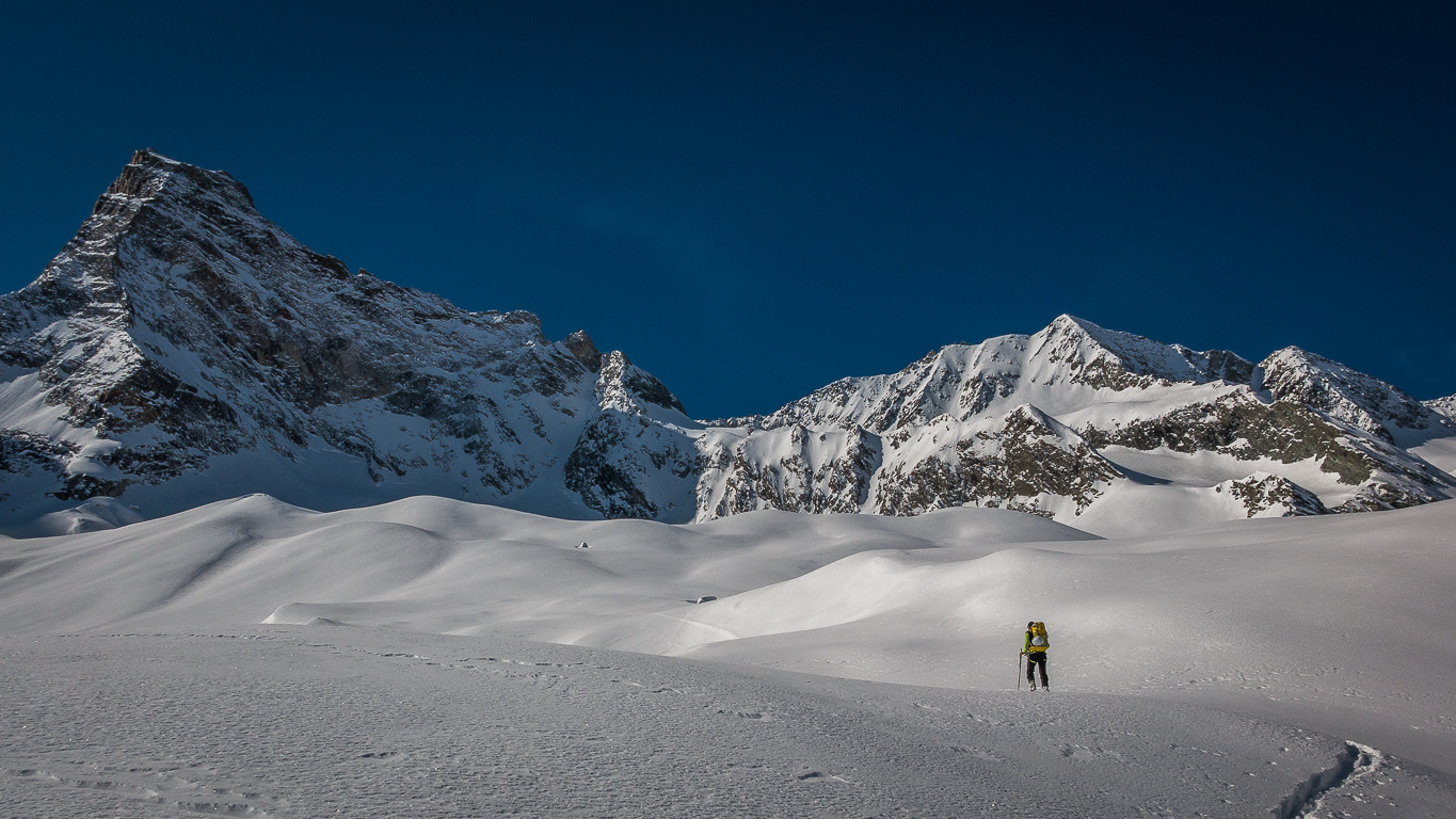 Tougne/La petite pente à droite, porte d’entrée sur le glacier du Tougne