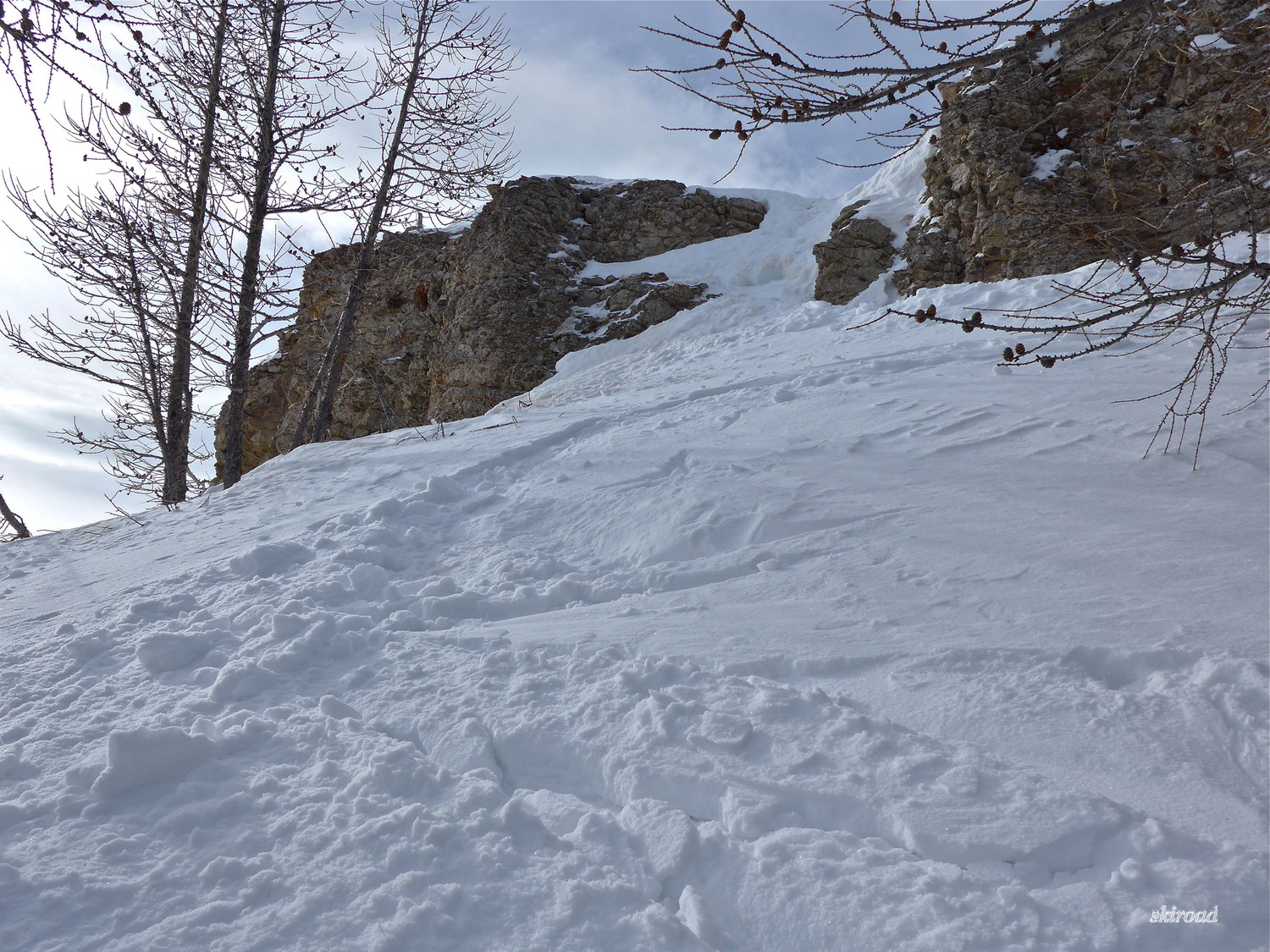 Ça passe à ski juste sous le sommet.