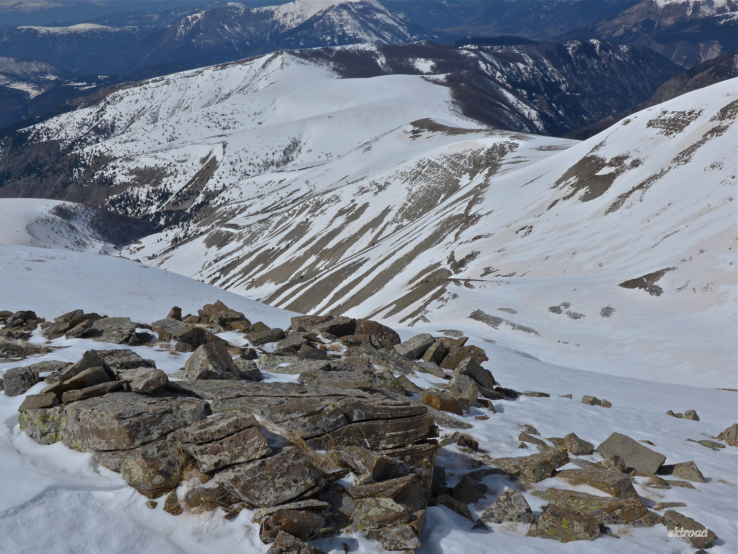 D'une épaule vue sur la montée.