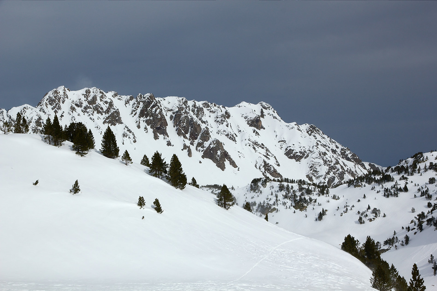 Pic de Barassé, pic de Pène Blanque depuis le refuge de Campana de Cloutou