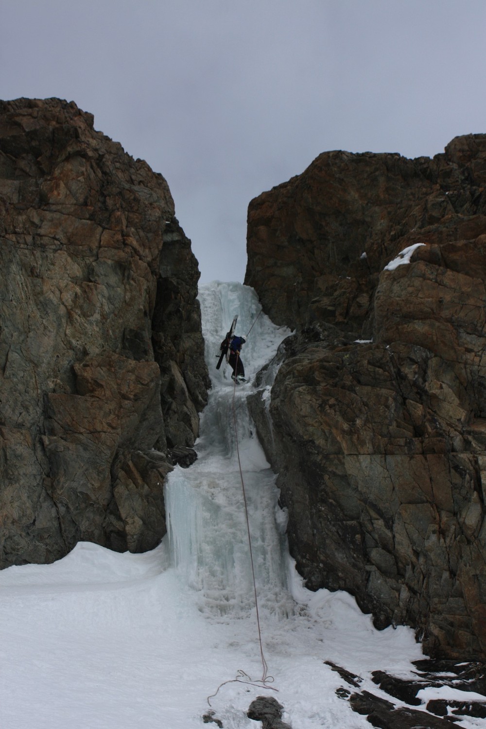 Rappel dans la cascade