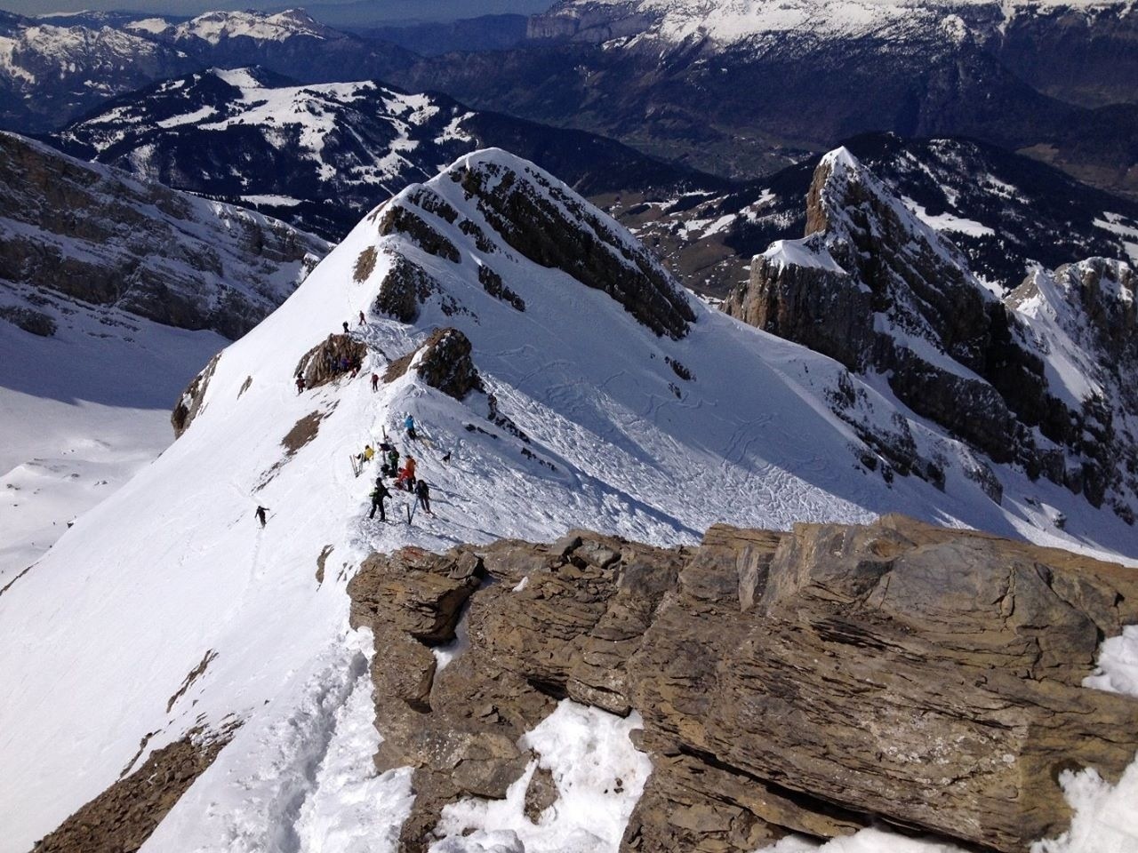 Joli passage à pied pour atteindre le sommet