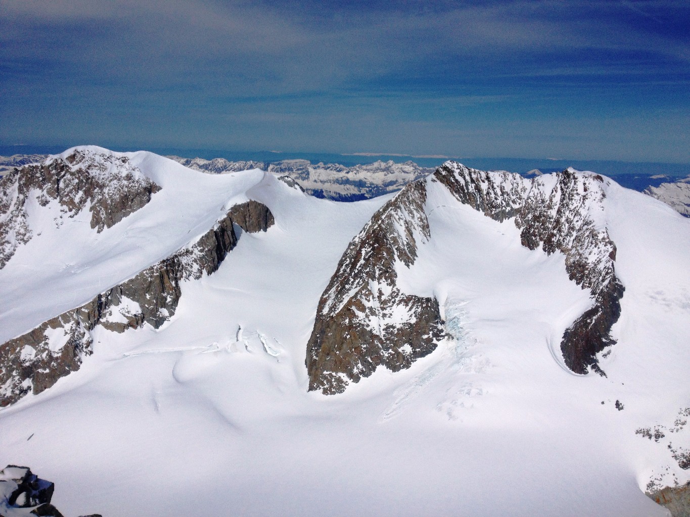 Vue sur les Dômes de Miage depuis le sommet de Tête Carrée