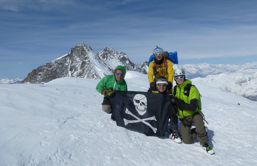 Foto di vetta, Claus è nascosto a lato