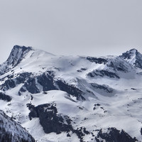 Pointe Rousse de la Grivola (à gauche) gros plan sur la partie haute