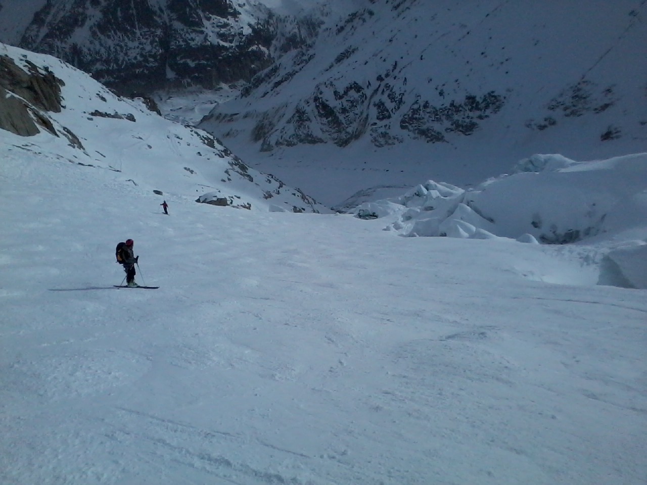 Descente le long du front de séracs du Géant