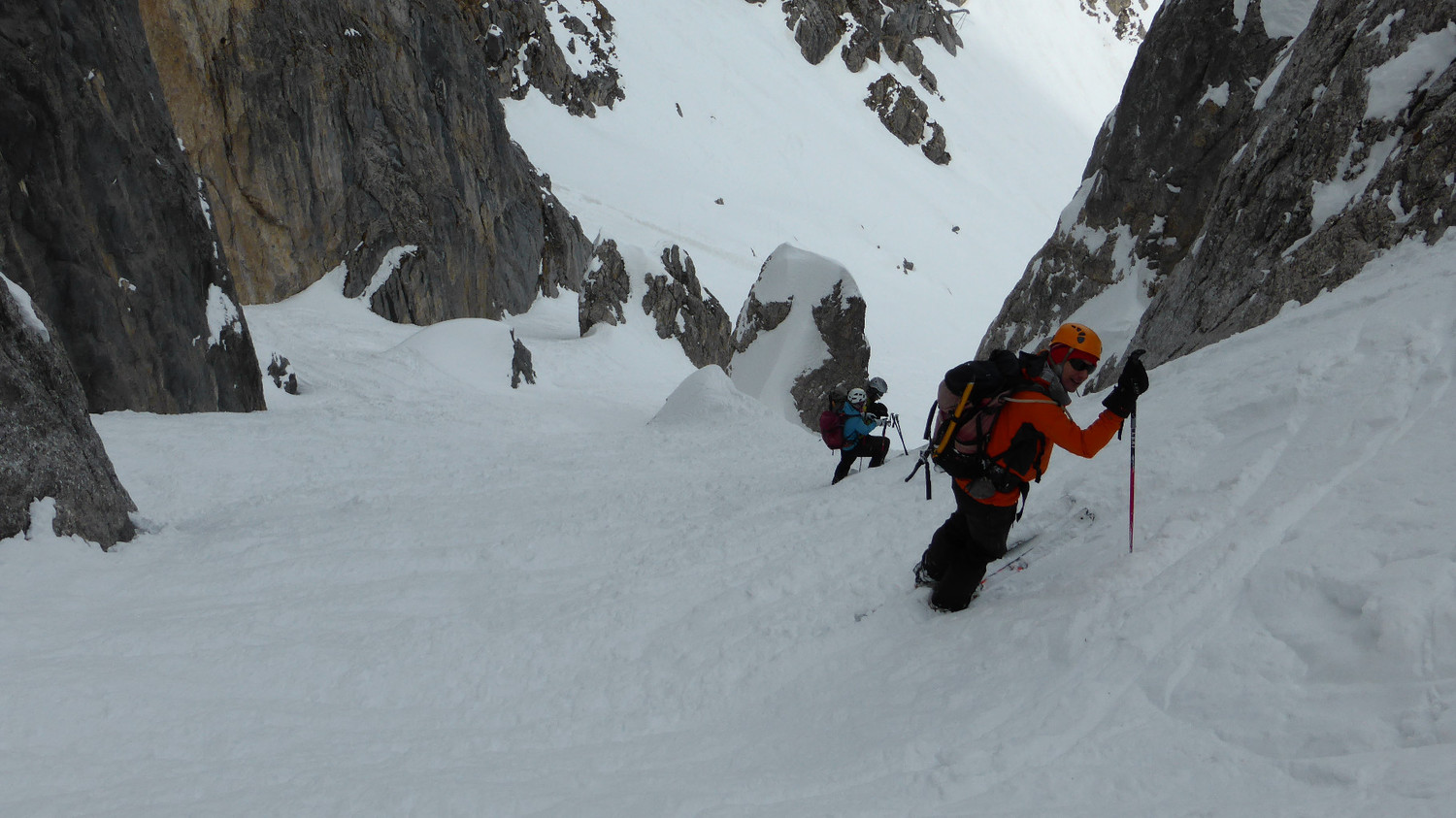 Vers le milieu du couloir