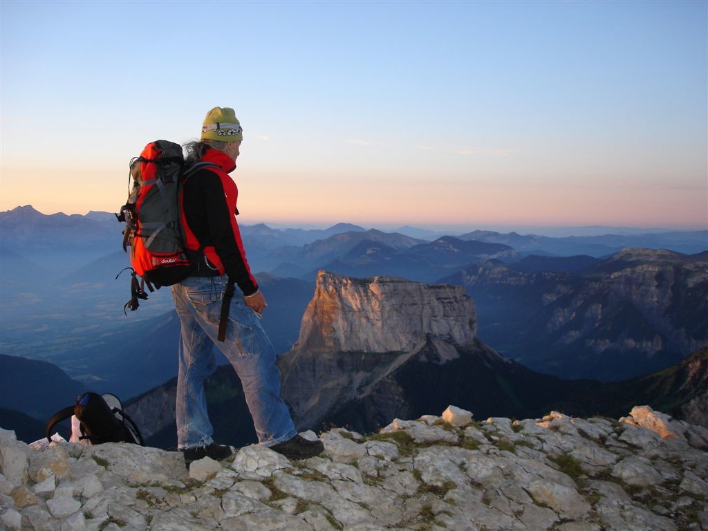 lever de soleil sur le mont aiguille depuis le grand veymont