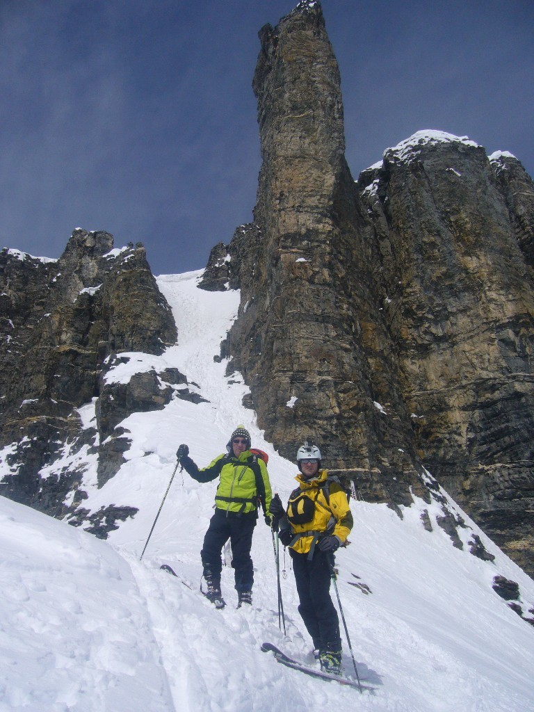 Pronti per la discesa, sullo sfondo a dx la cima